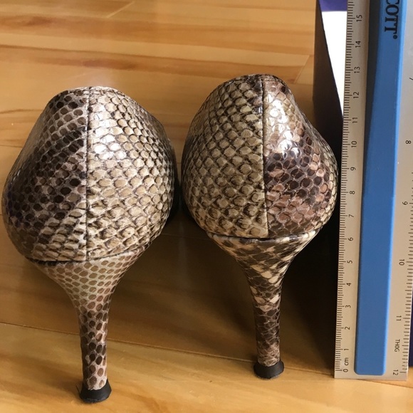 Stuart Weitzman Platform Pump - Picture 6 of 7